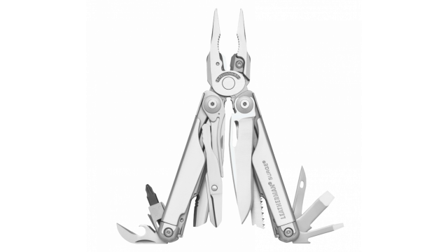 iv_LEATHERMAN SURGE_0